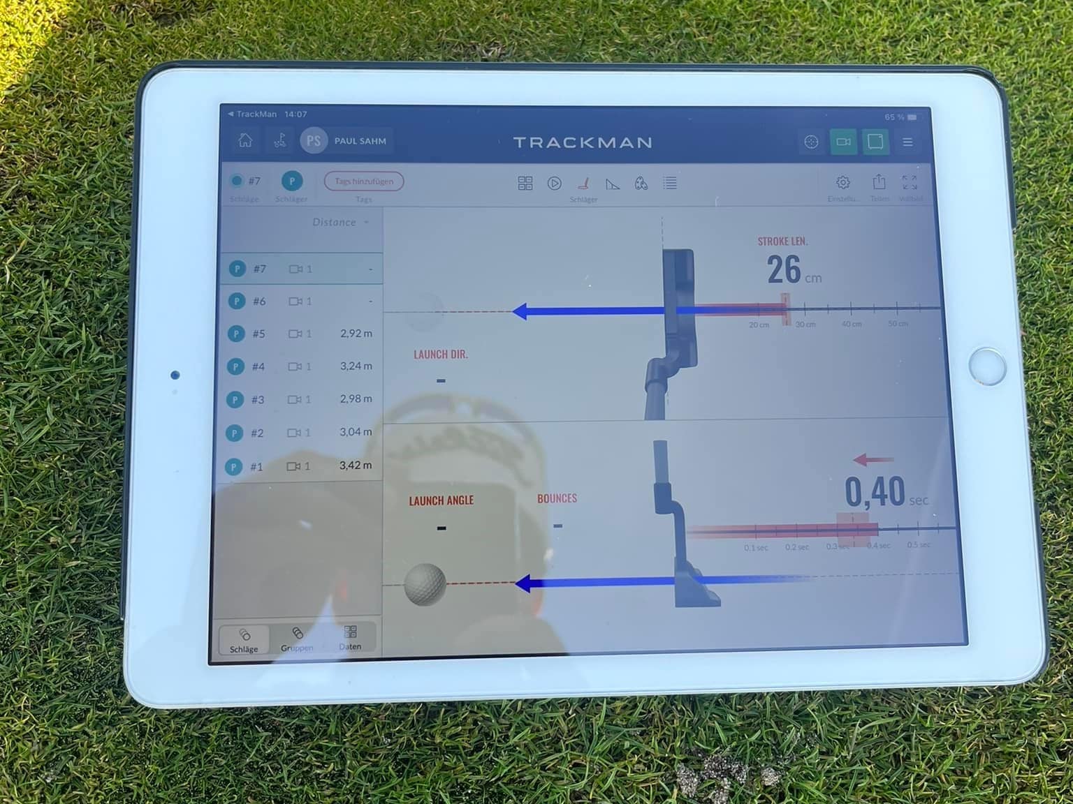 eine infografik über golf auf einem weißen tablet